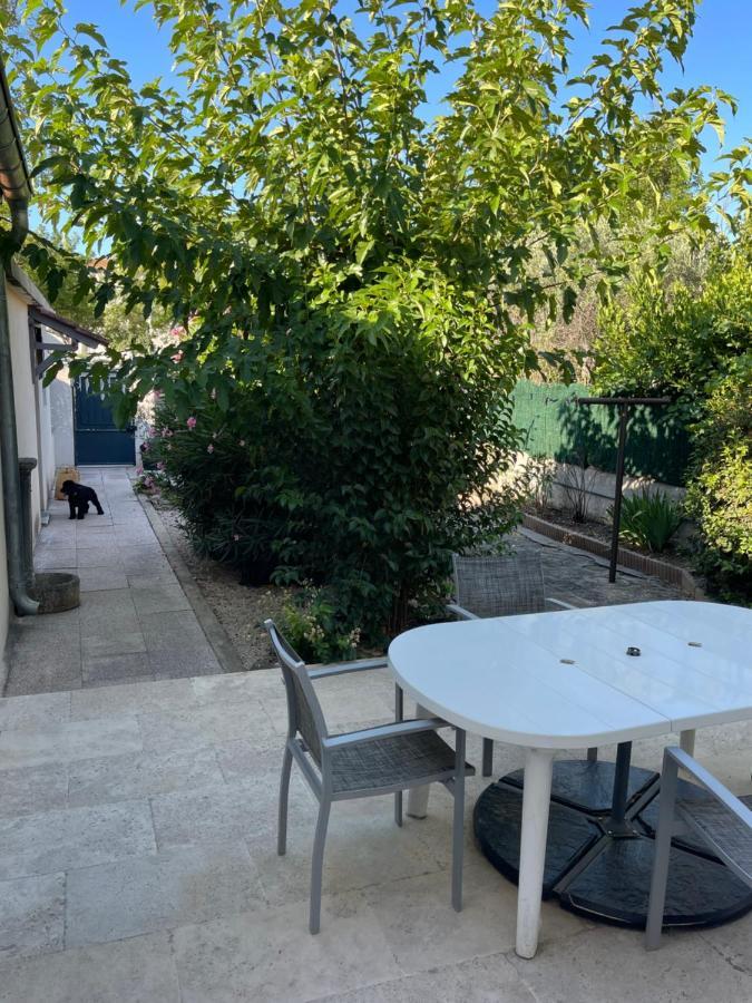 Petite Maison Pres Du Centre LʼIsle-sur-la-Sorgue Exterior foto